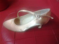 SCARPE DA BALLO CHIUSA DECOLTE TACCO 6 RASO CON LACCI SUL COLLO E FIBBIA DI STRASS COD.264T6 Tecnodanza